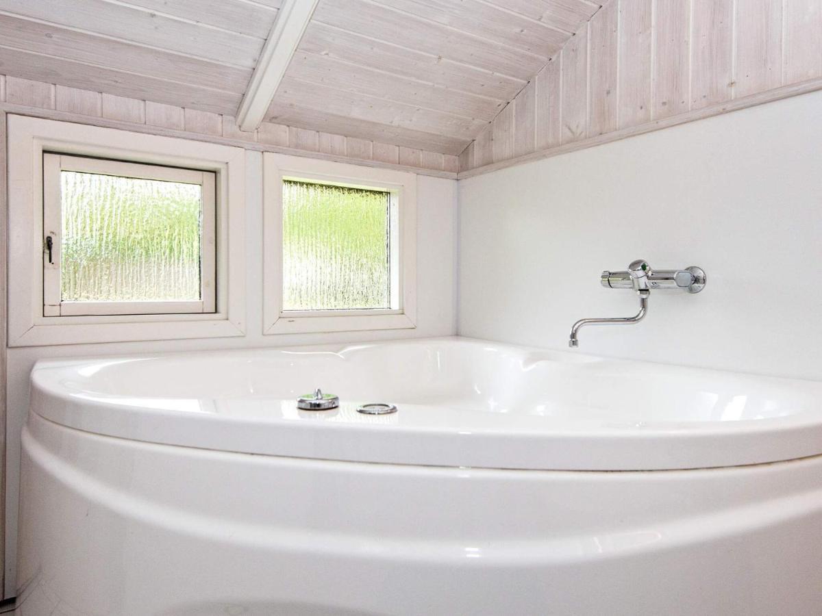 5 Person Holiday Home In B Rkop Egeskov  외부 사진